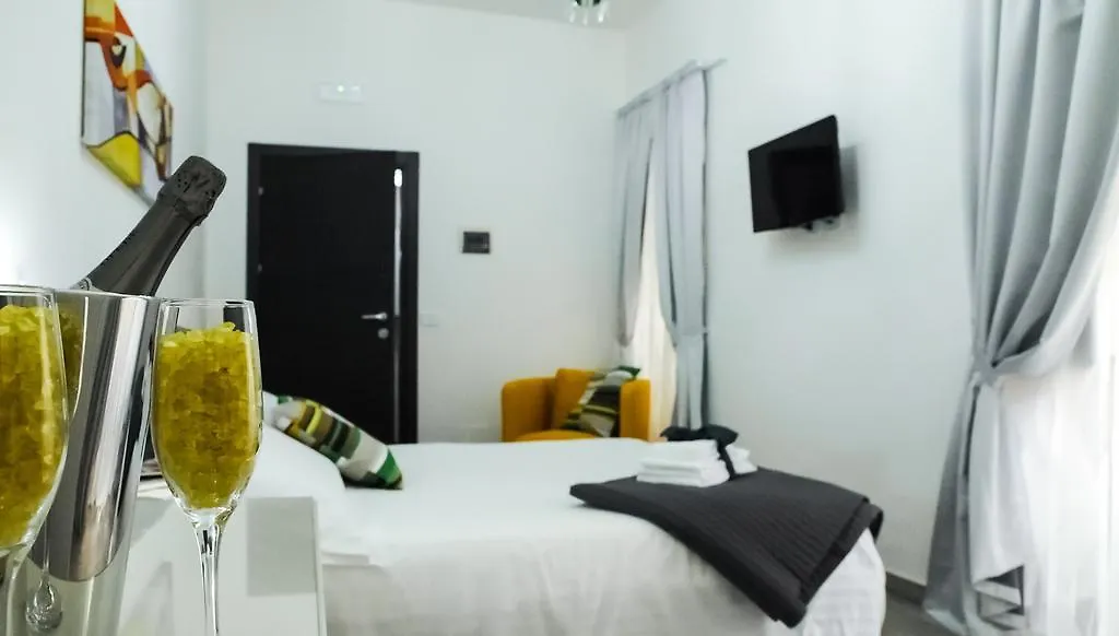 Etna Suite Group Katanya Konukevi